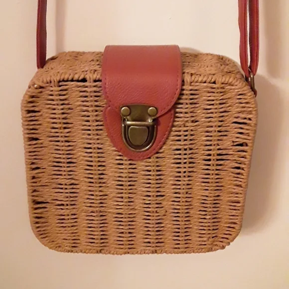 NWOT straw bag - Picture 2 of 8